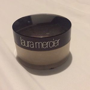 Laura Mercier setting powder